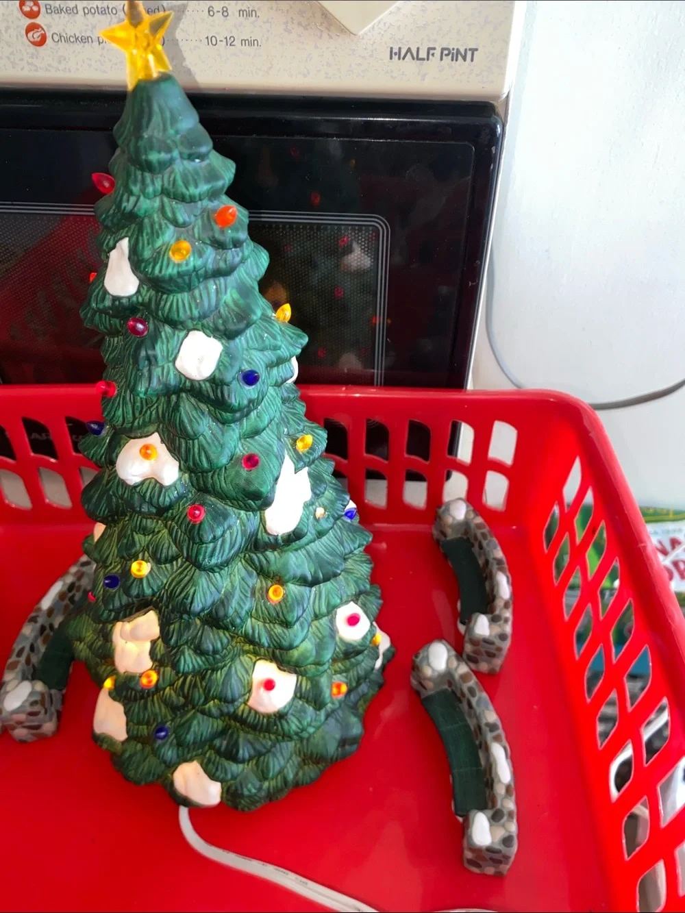 DEPT 56 CERAMIC LIGHT UP CHRISTMAS TREE 5 Pc SET
